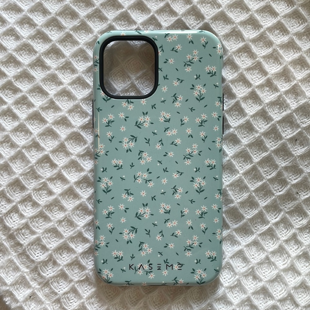 Kaseme iPhone 12 case